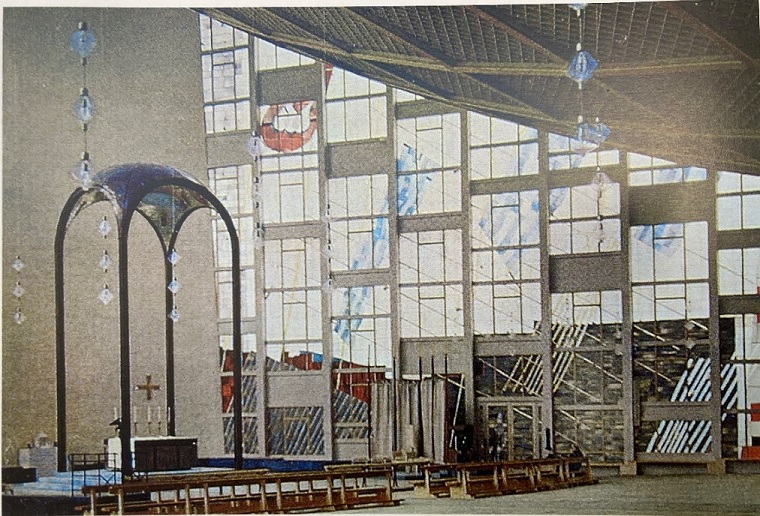 Gesamtansicht Glaskunstwände Amtsgerichtsstrasse