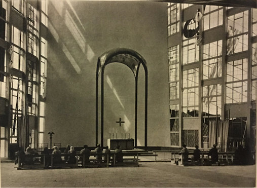 Inneres der Vatikan-Kirche in Brüssel