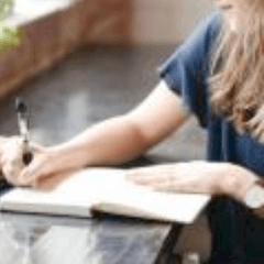 Dichterin bei der Arbeit